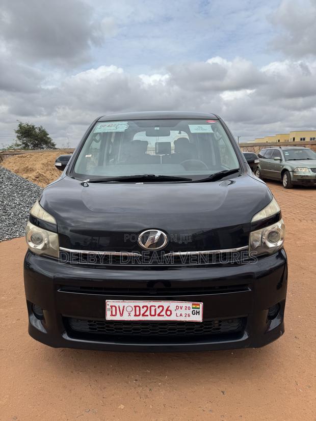 Toyota Voxy V 4WD 7-Seater 2010 Black