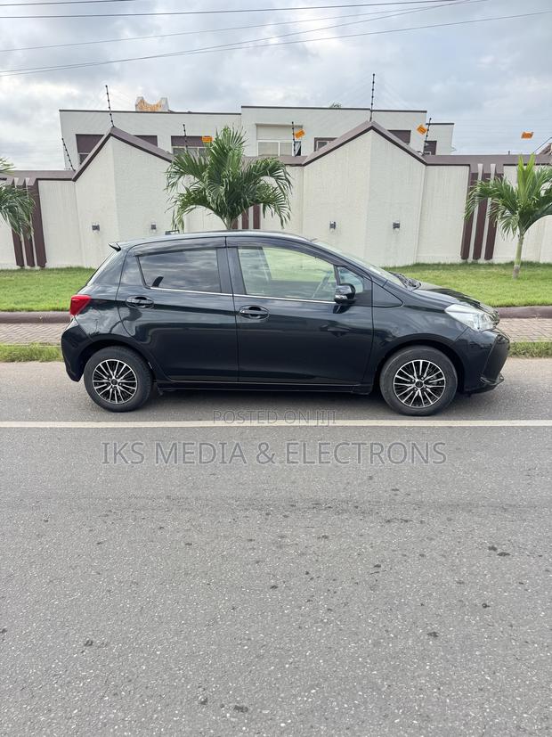 Toyota Vitz 1.3 FWD 5dr 2016 Black