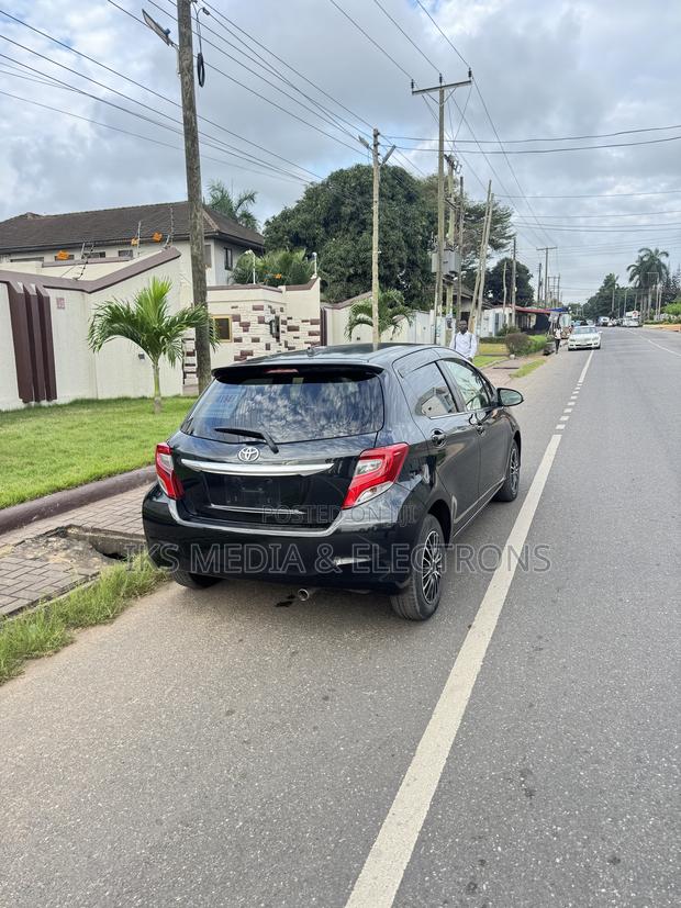 Toyota Vitz 1.3 FWD 5dr 2016 Black