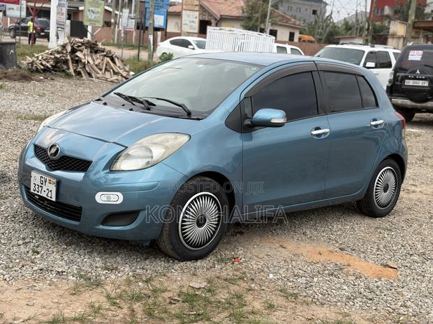 Toyota Vitz 1.5 FWD 5dr 2010 Blue