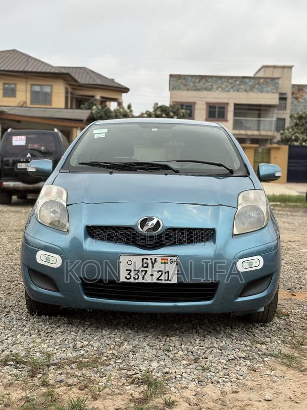 Toyota Vitz 1.5 FWD 5dr 2010 Blue