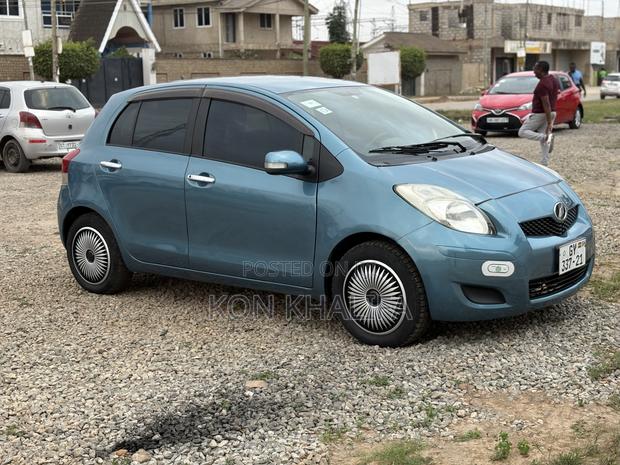 Toyota Vitz 1.5 FWD 5dr 2010 Blue