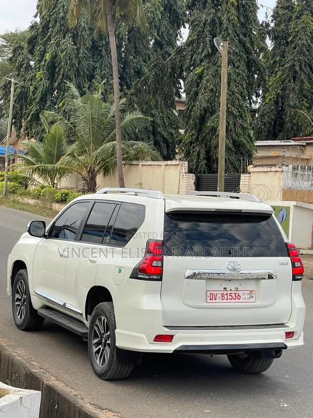 Toyota Land Cruiser Prado 2017 White