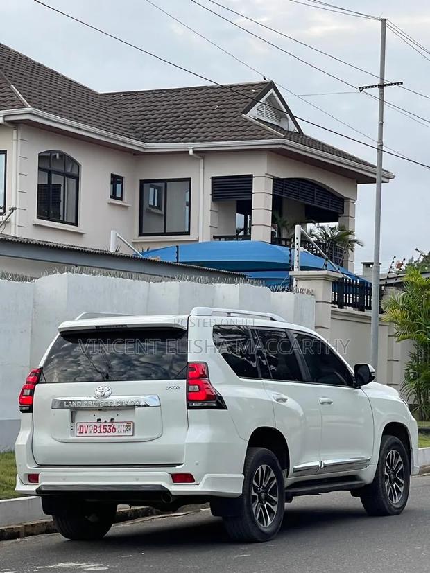 Toyota Land Cruiser Prado 2017 White