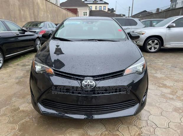 Toyota Corolla LE (1.8L 4cyl 2A) 2018 Black