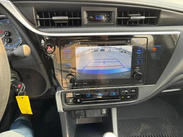 Toyota Corolla LE (1.8L 4cyl 2A) 2018 Black