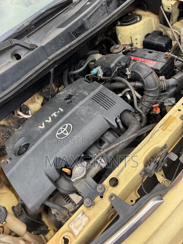 Toyota Sienta 2005 Yellow