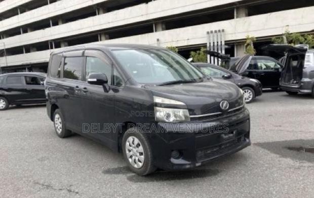 Toyota Voxy V 4WD 7-Seater 2010 Black