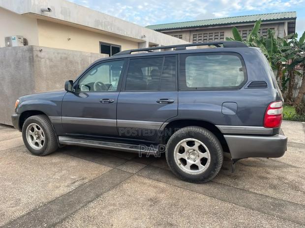 Toyota Land Cruiser 100 VX 4.7 V8 2005 Gray