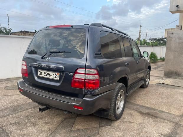 Toyota Land Cruiser 100 VX 4.7 V8 2005 Gray