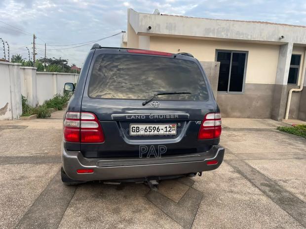 Toyota Land Cruiser 100 VX 4.7 V8 2005 Gray