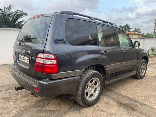 Toyota Land Cruiser 100 VX 4.7 V8 2005 Gray