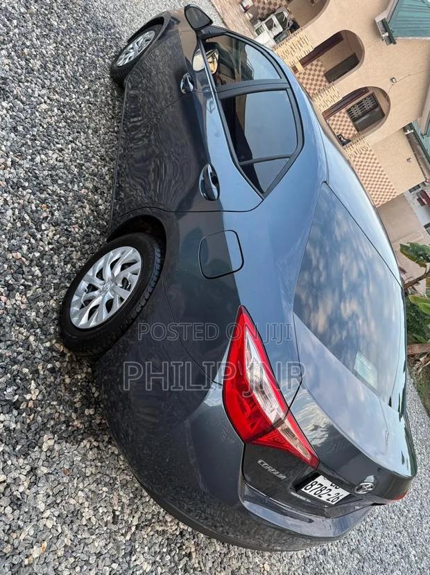 Toyota Corolla LE ECO 4dr Sedan (1.8L 4cyl CVT) 2017 Gray