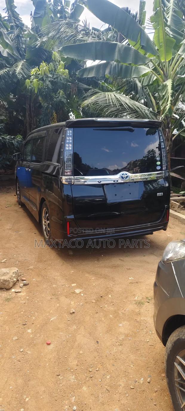 Toyota Voxy Hybrid V 2WD 7-Seater 2014 Black