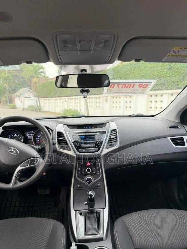 Hyundai Elantra SE Sedan FWD (1.8L 4cyl 6A) 2016 Silver