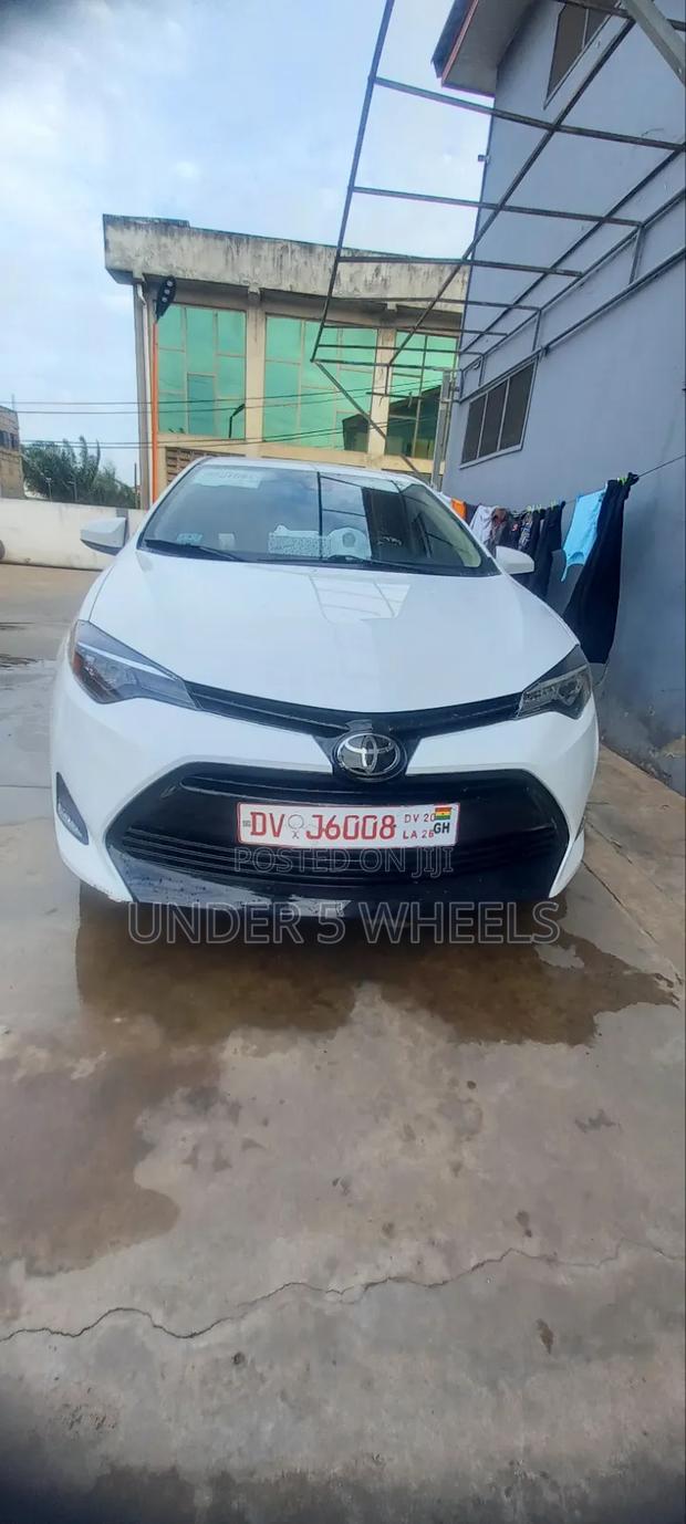 Toyota Corolla LE 4dr Sedan (1.8L 4cyl CVT) 2017 White