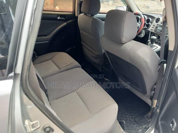 Toyota Matrix Hatchback FWD (1.8L 4cyl 5M) 2010 Silver