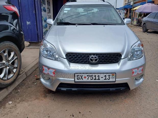 Toyota Matrix Hatchback FWD (1.8L 4cyl 5M) 2010 Silver
