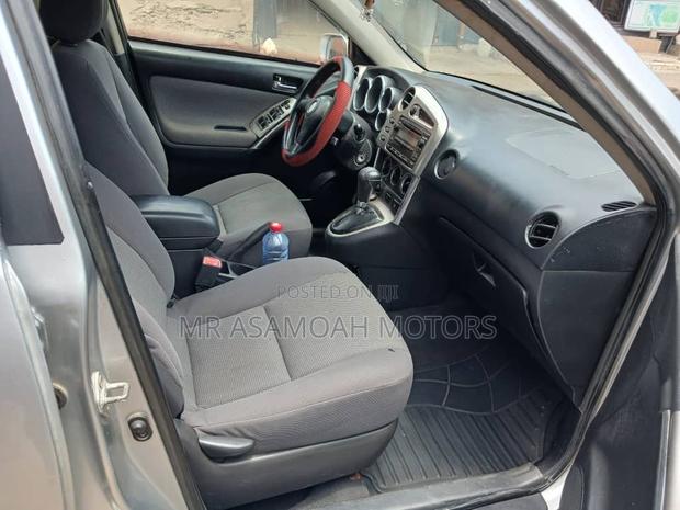 Toyota Matrix Hatchback FWD (1.8L 4cyl 5M) 2010 Silver
