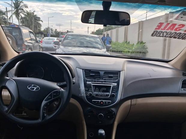 Hyundai Accent 2011 White
