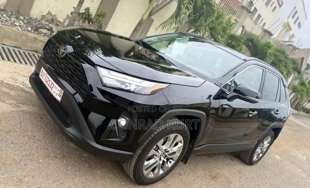 Toyota RAV4 XLE FWD 2023 Black