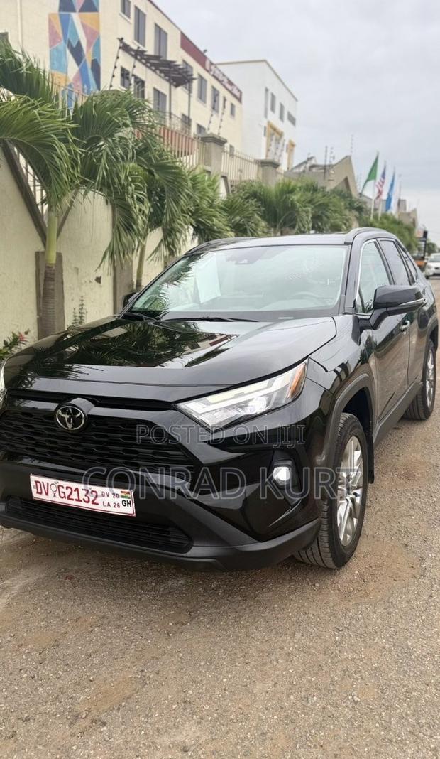Toyota RAV4 XLE FWD 2023 Black
