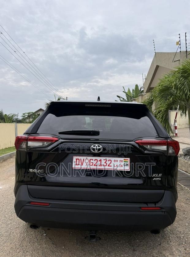 Toyota RAV4 XLE FWD 2023 Black