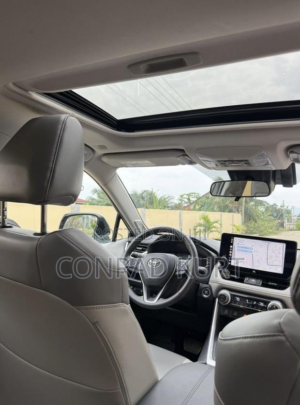 Toyota RAV4 XLE FWD 2023 Black