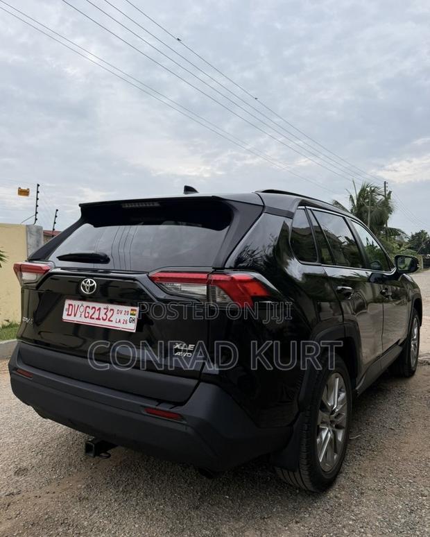Toyota RAV4 XLE FWD 2023 Black
