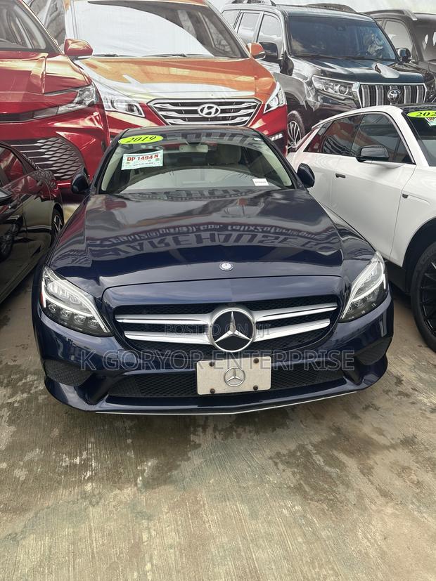 Mercedes-Benz C300 2019 Blue