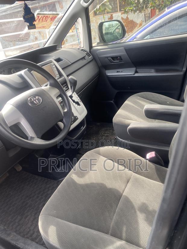 Toyota Voxy V 4WD 8-Seater 2011 Black