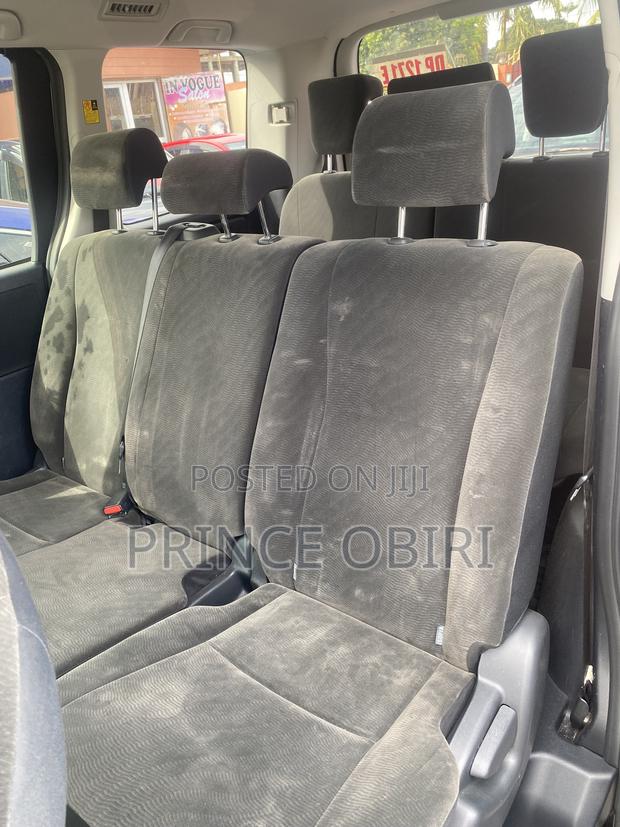 Toyota Voxy V 4WD 8-Seater 2011 Black