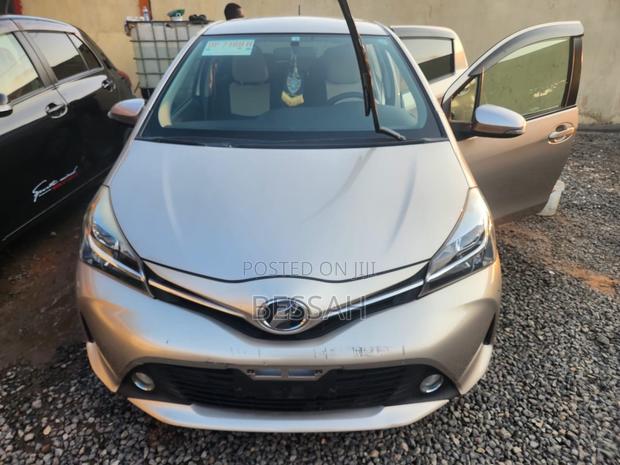 Toyota Vitz 1.3 FWD 5dr 2014 Gray