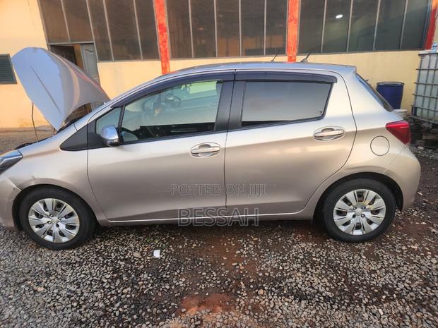 Toyota Vitz 1.3 FWD 5dr 2014 Gray