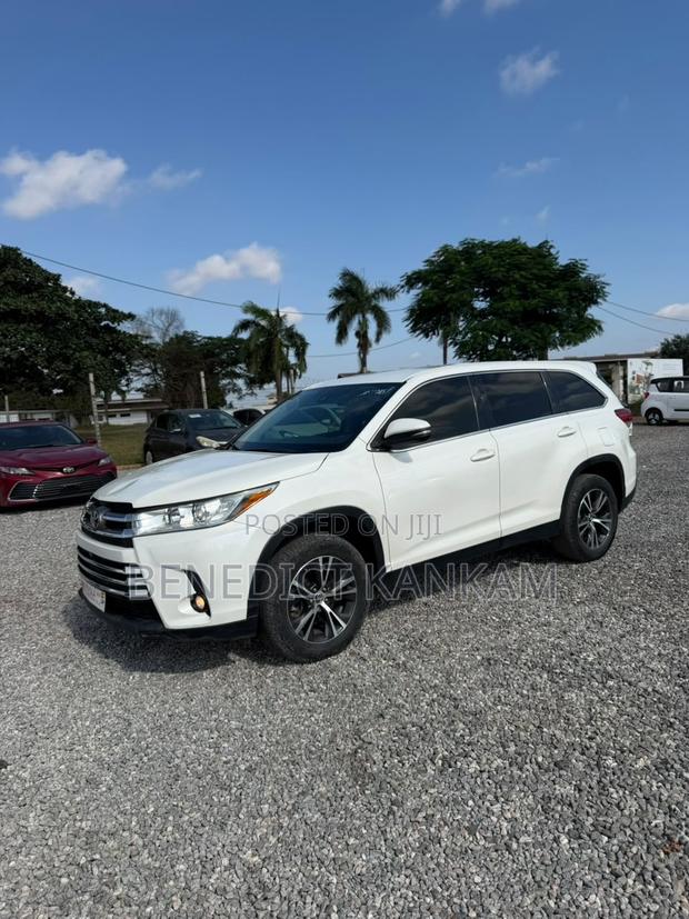 Toyota Highlander LE 2019 White