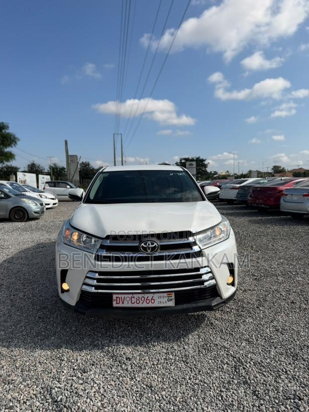 Toyota Highlander LE 2019 White