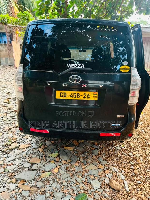 Toyota Voxy V 2WD 8-Seater 2012 Black