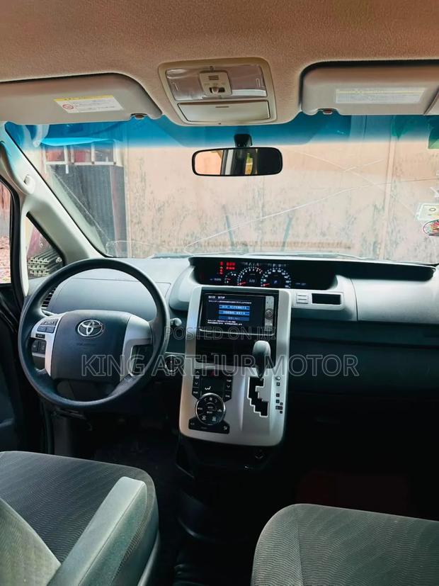 Toyota Voxy V 2WD 8-Seater 2012 Black