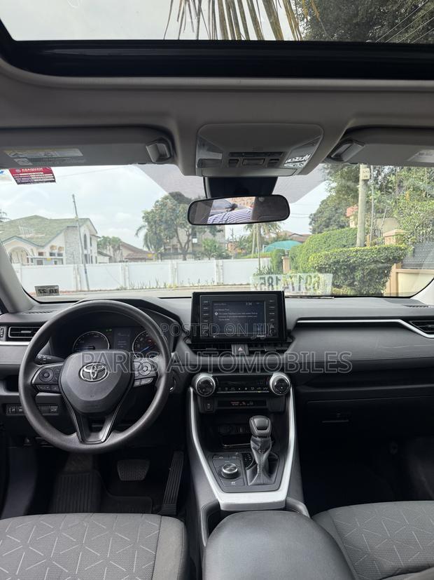 Toyota RAV4 XLE 2022 Gray