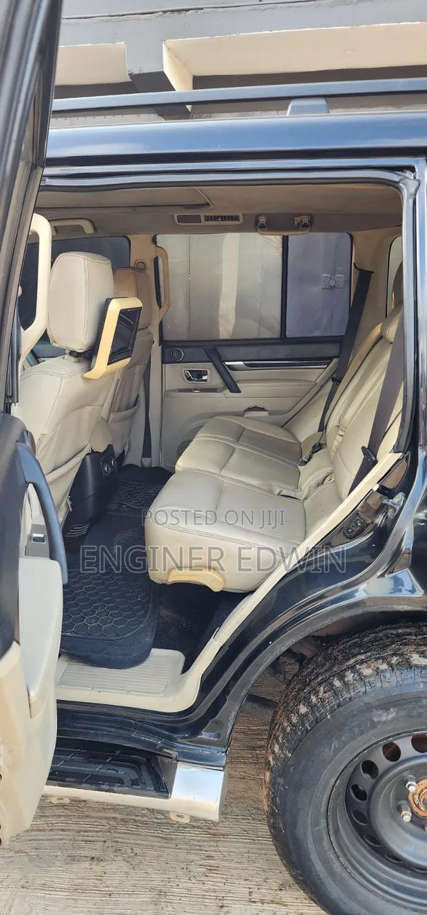 Mitsubishi Pajero 3.0 2012 Black