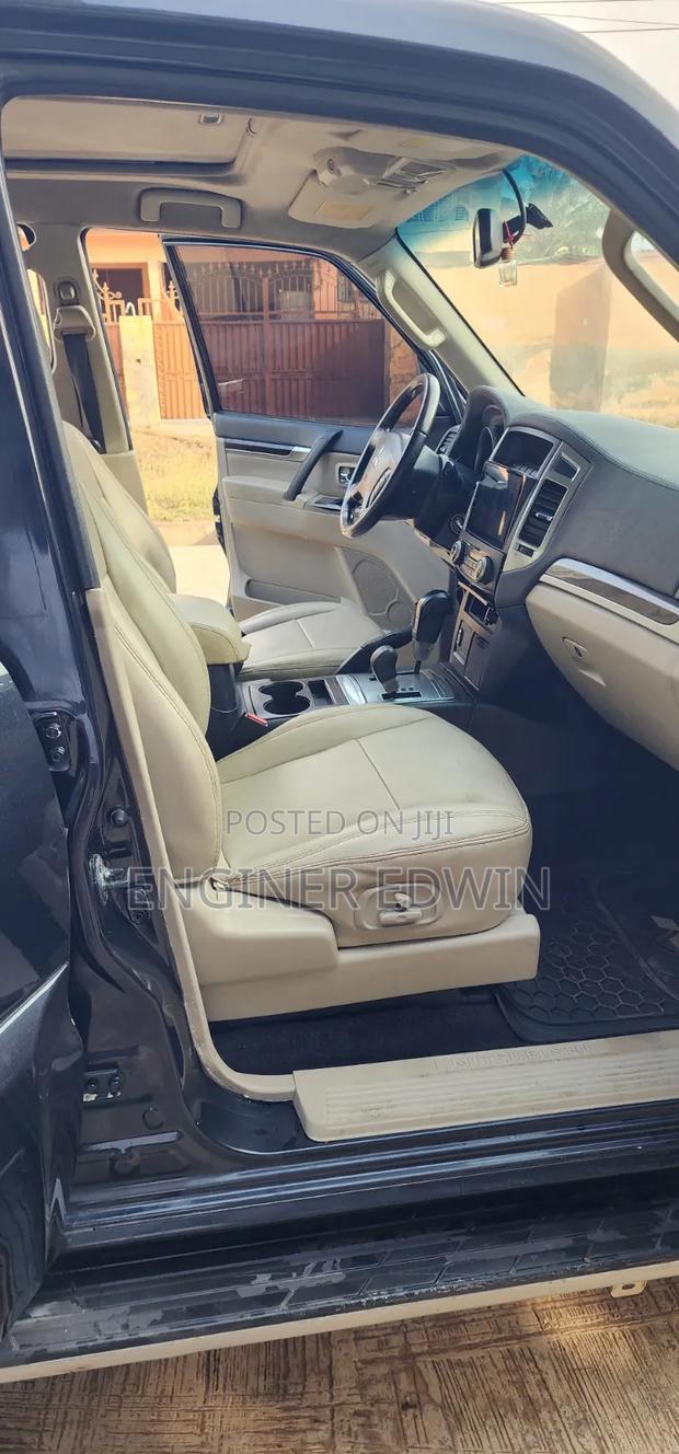 Mitsubishi Pajero 3.0 2012 Black
