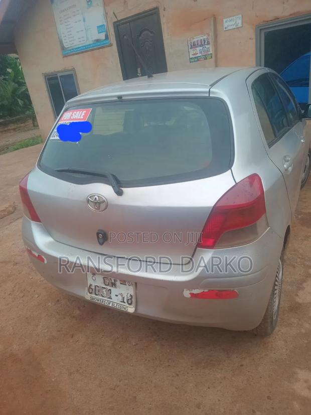 Toyota Vitz 2010 Silver