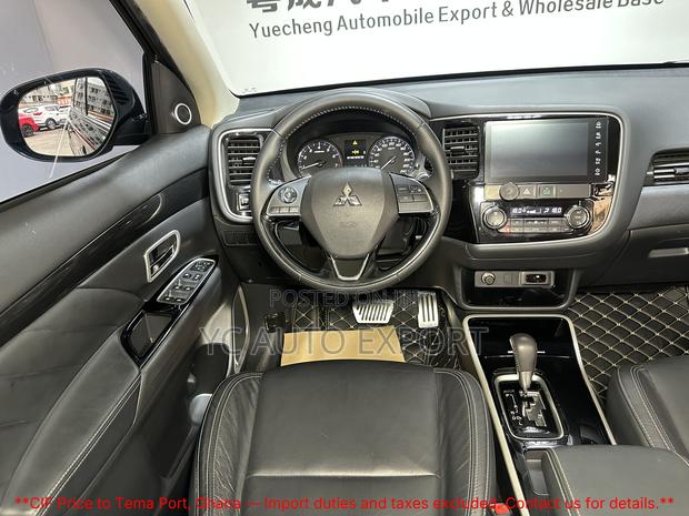 Mitsubishi Outlander ES FWD 2019 Black