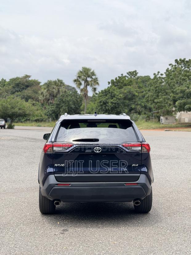 Toyota RAV4 XLE Premium FWD 2023 Blue