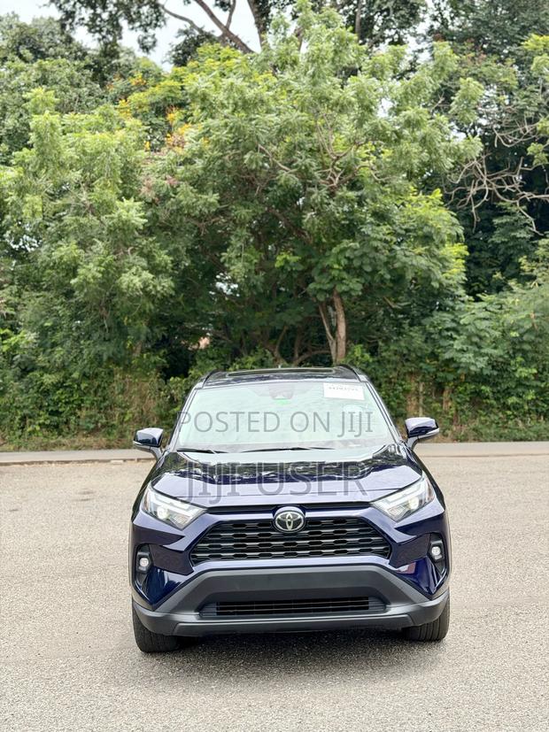 Toyota RAV4 XLE Premium FWD 2023 Blue