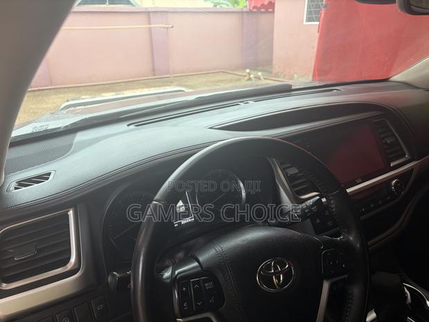 Toyota Highlander XLE 2019 Gray