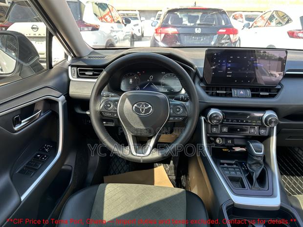 Toyota RAV4 XLE Premium FWD 2024 White