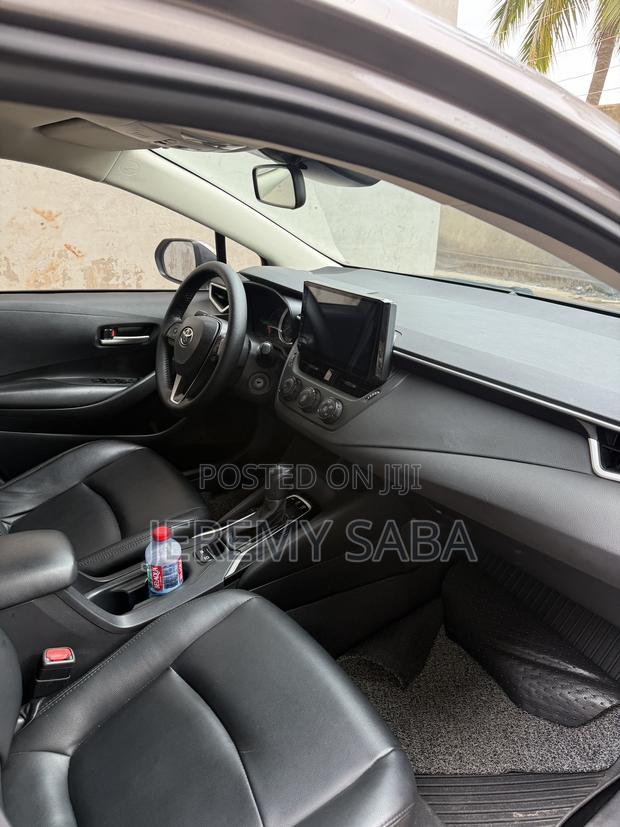 Toyota Corolla XLE 2020 Silver