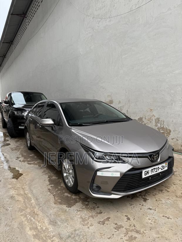 Toyota Corolla XLE 2020 Silver