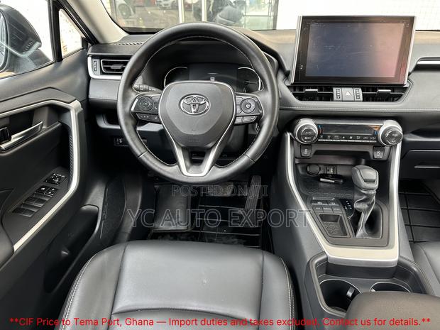 Toyota RAV4 XLE Premium 2022 Black